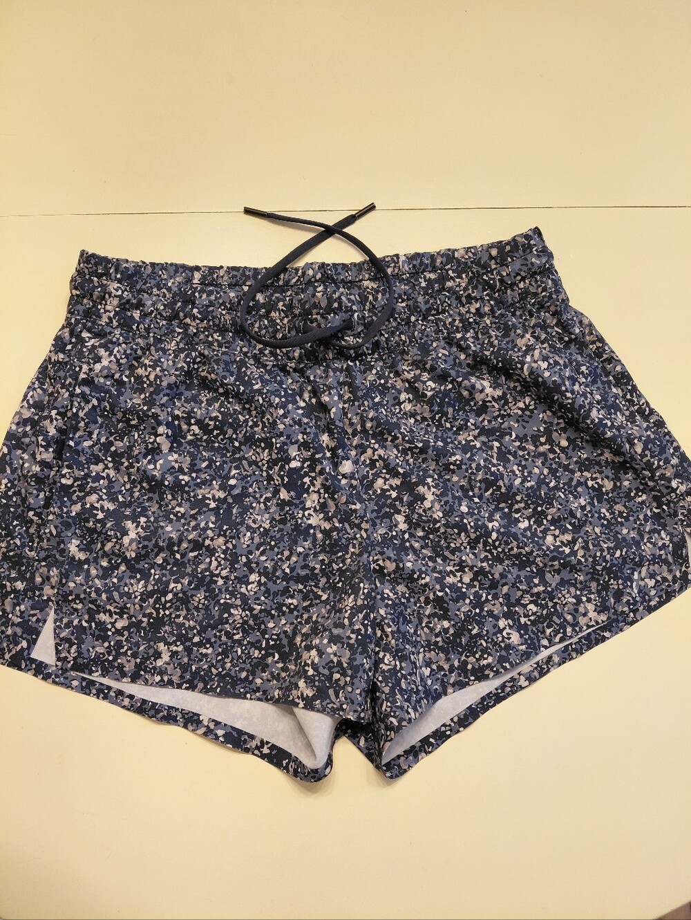 Athleta Multicolor Print Baja Shorts Pull On Zip Pockets Size 6